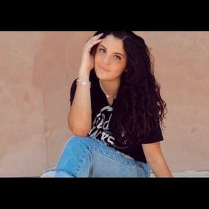 Meet your Posher, Alexis